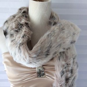 Faux Fur Scarf women’s one size NWT